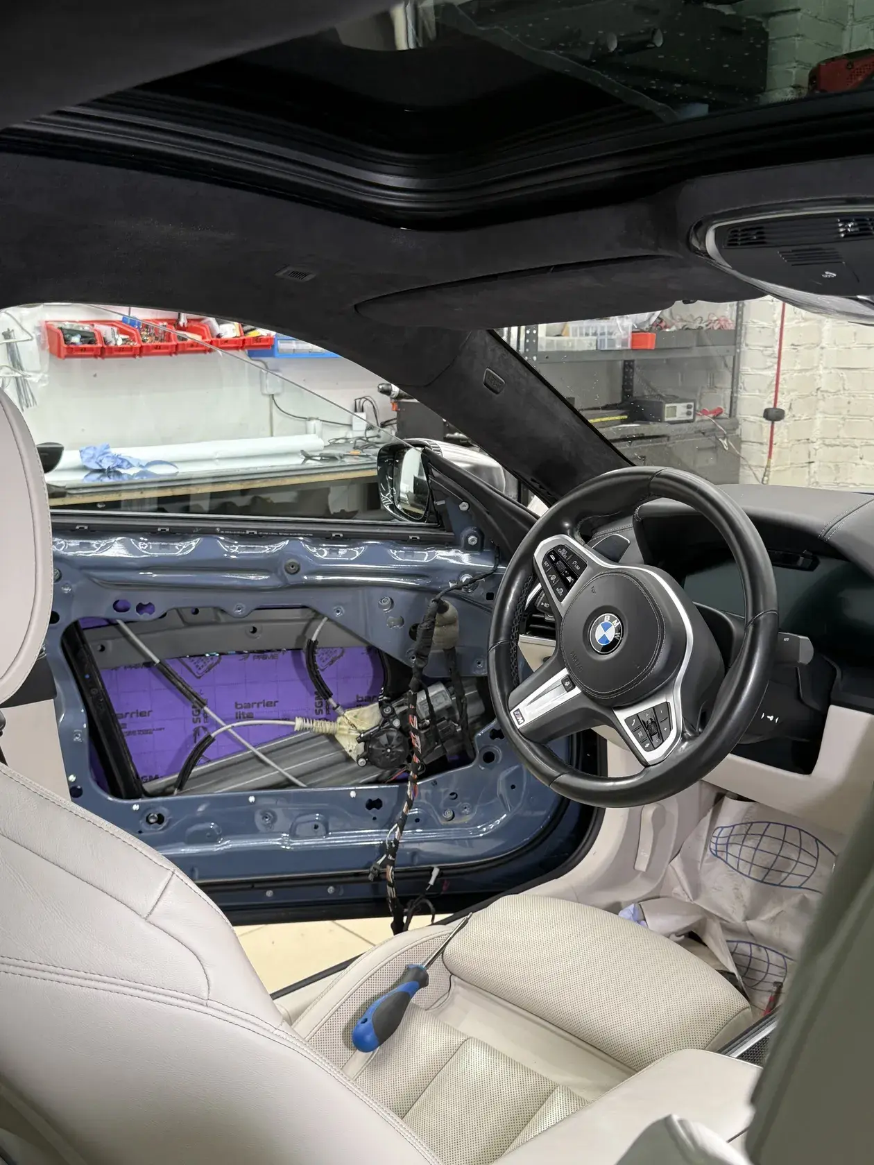 Дверь BMW 850i после виброизоляции