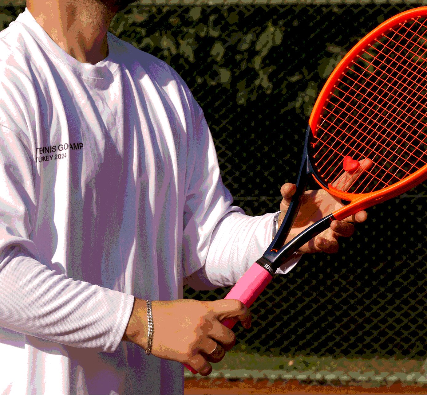 Теннисистка с ракеткой