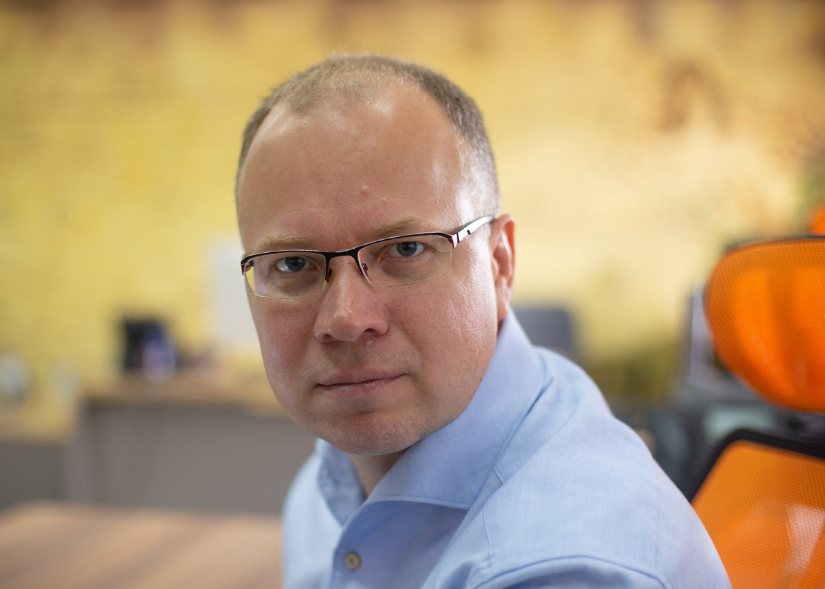 программисты. айтишники нижнего новгорода. девушка разработчик. университеты по программированию. красивая девушка программист.