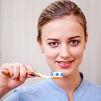 Профессиональная чистка зубов: излишество или необходимость