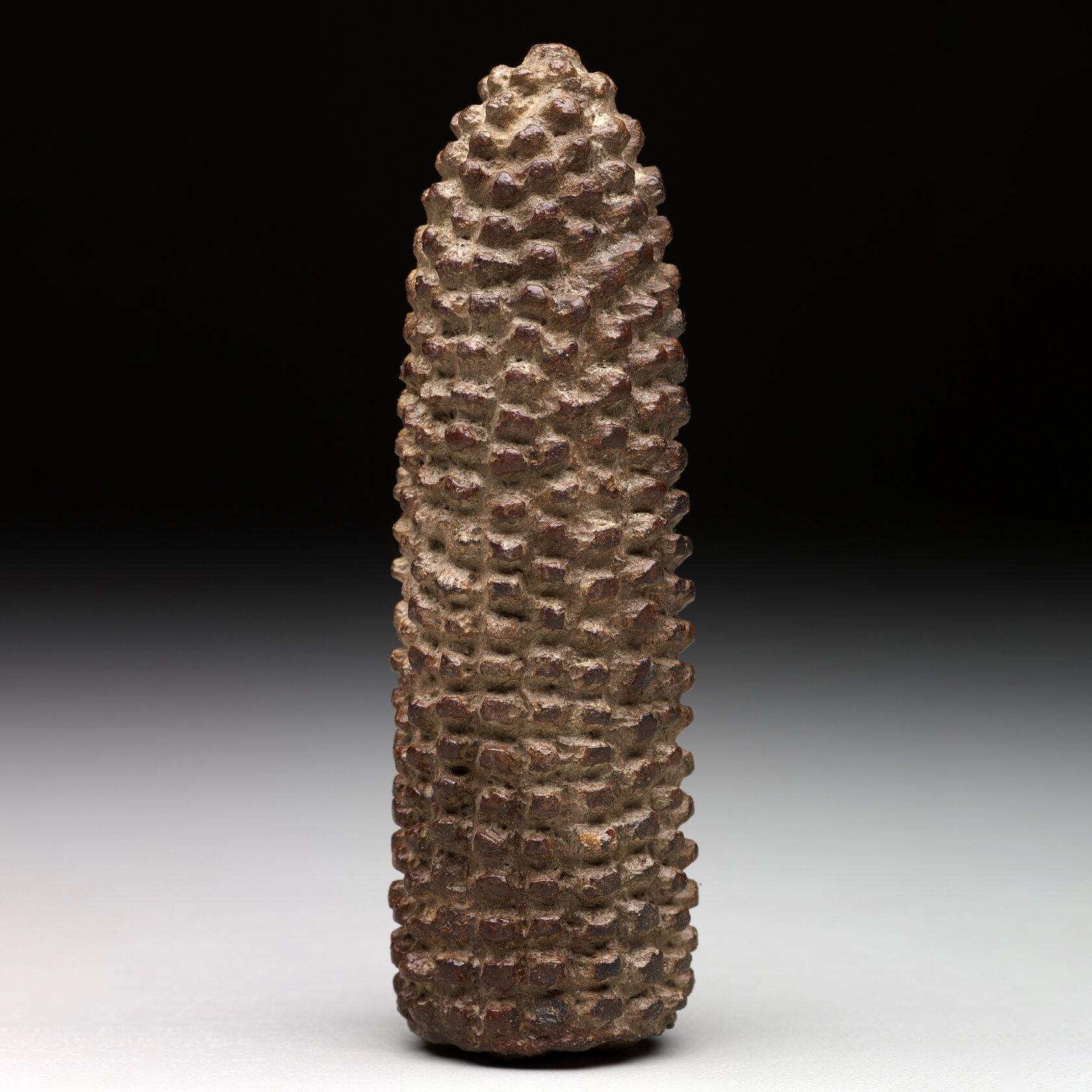 Скульптурное изображение початка кукурузы. Майя, 900-1500 гг. н.э. Коллекция Dallas Museum of Art.