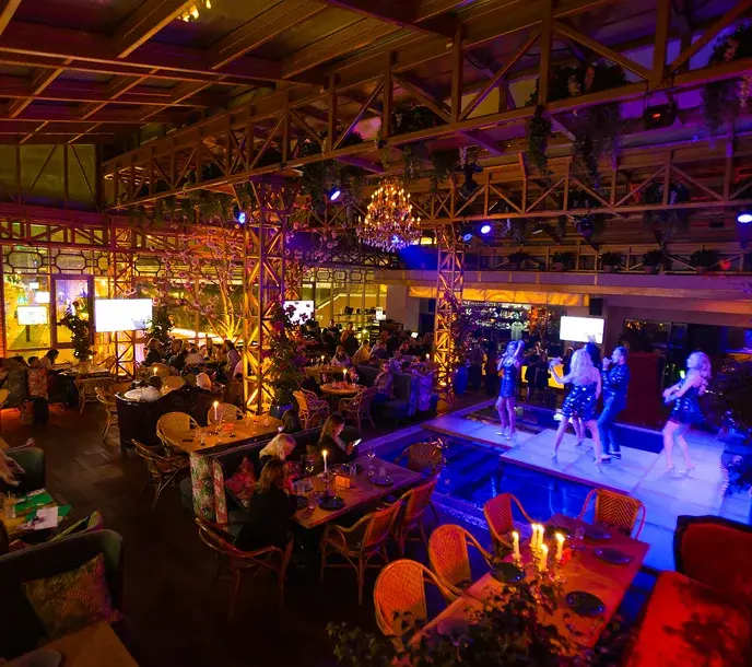 Караоке на набережной в Москве