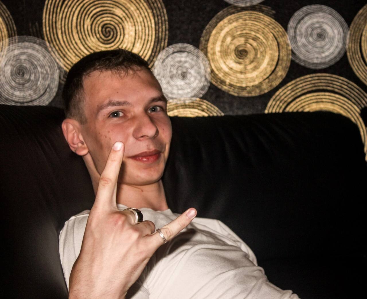 Работа официантом, начальник саентолог, дизайнер в СБЕР и EPAM, и про уход из продукта в студию — Пути в IT, Богдан Гончаренко