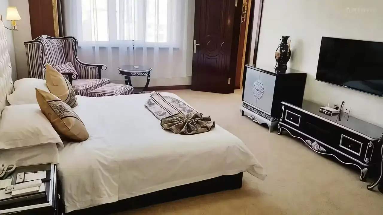 Спальня Интуриста с креслом