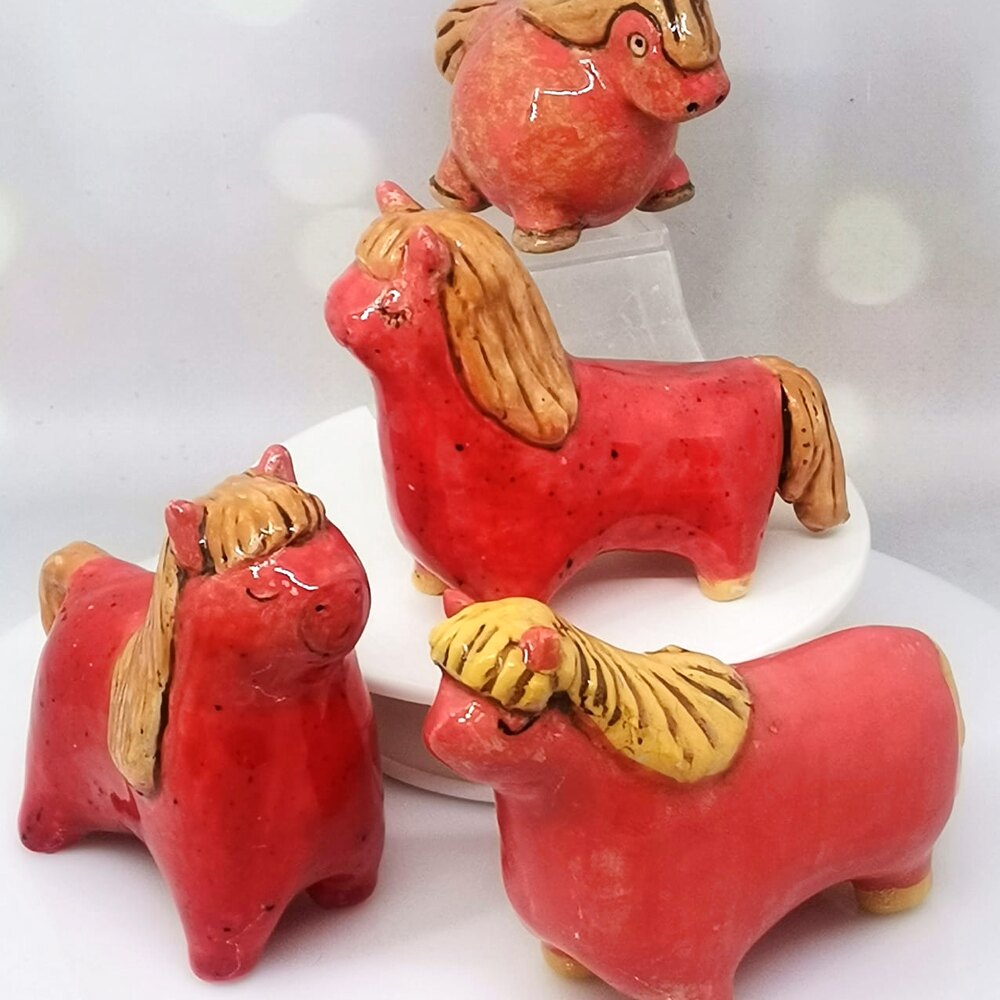 Керамические лошадки