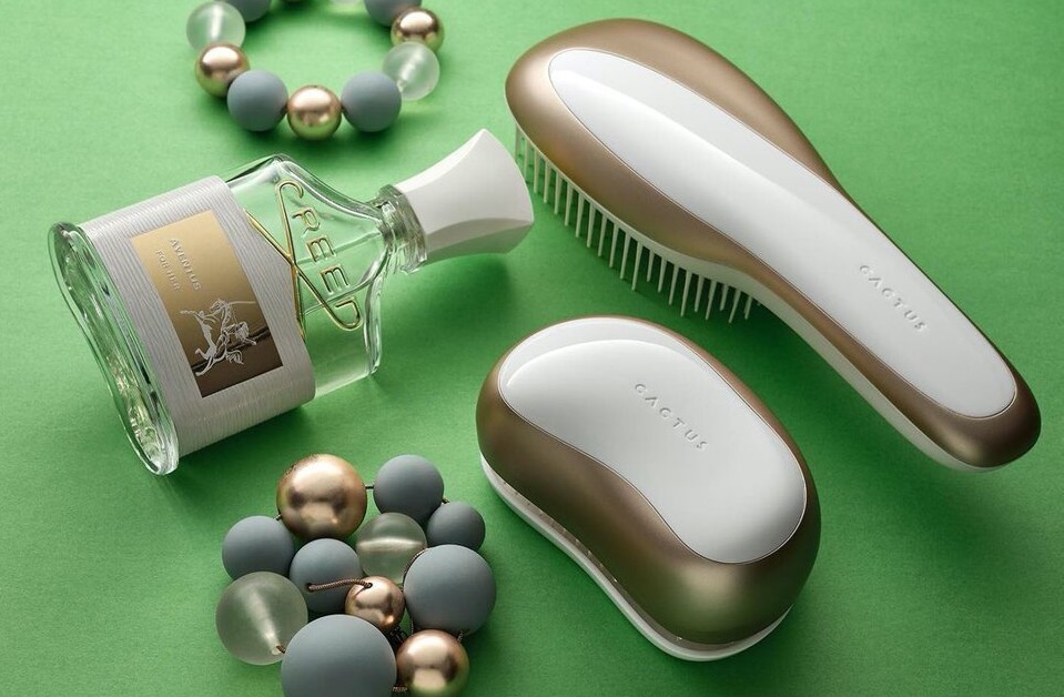 Золотистая расческа для волос Cactus