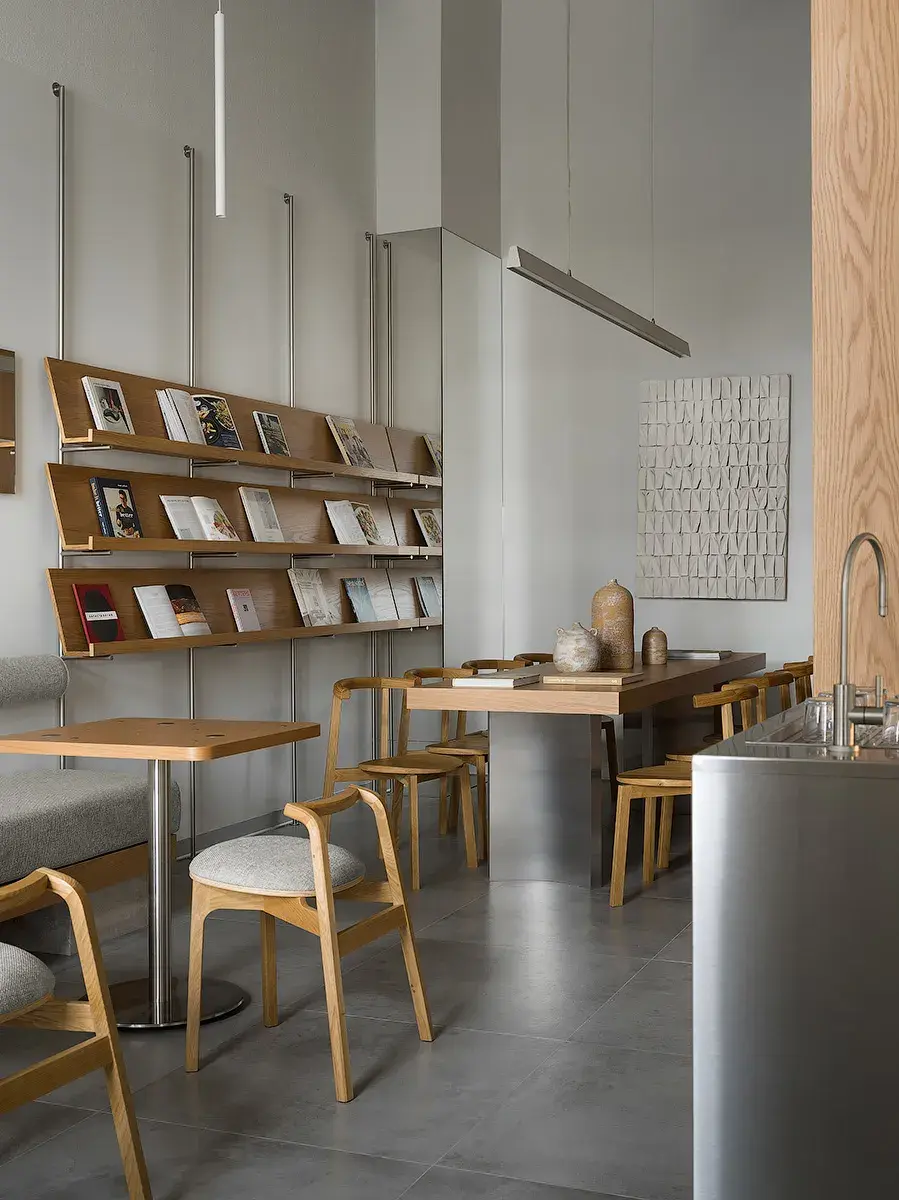 Мебель Подхожу в интерьере кофейни PLAIN от QUADRUM STUDIO