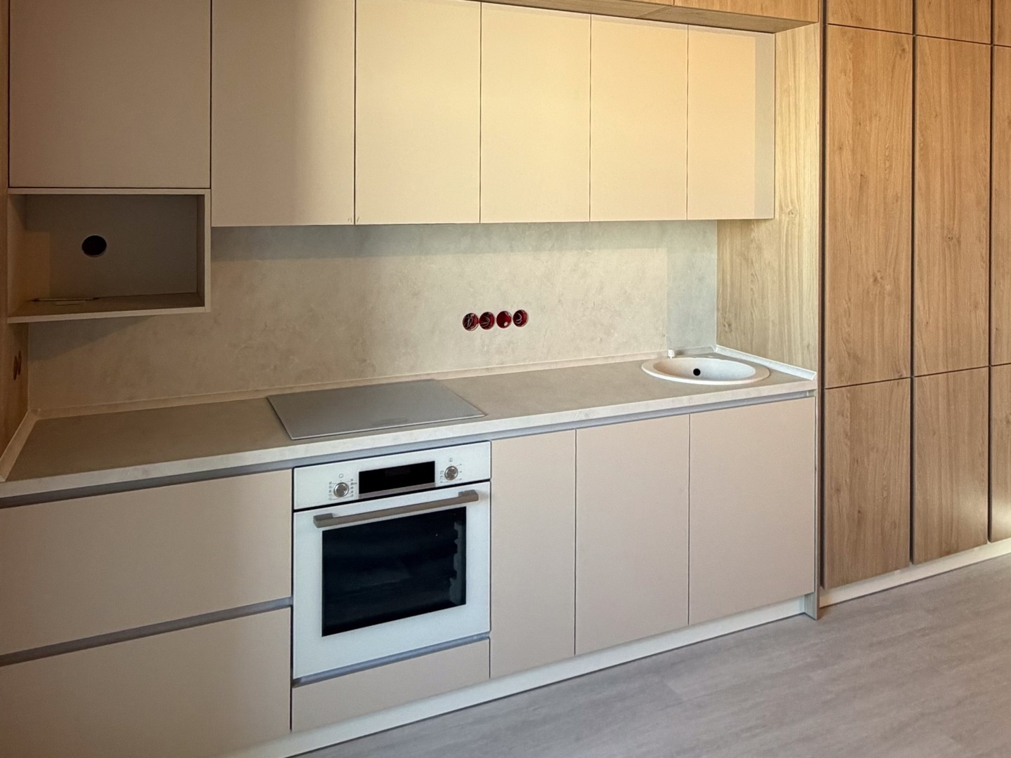 Комплексная меблировка квартиры в Сургуте — кухня, шкафы, санузел