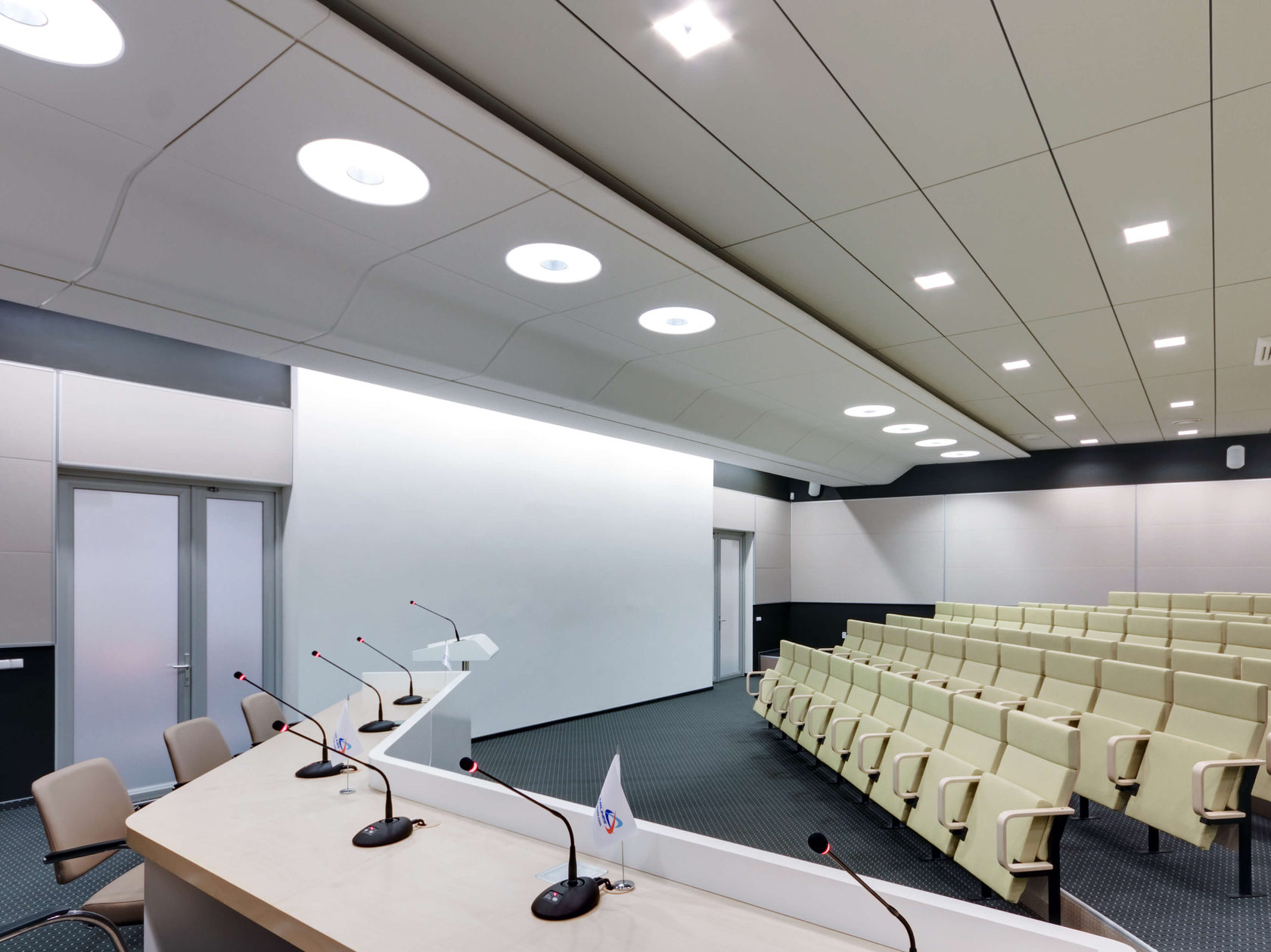 Здание лётных служб авиакомпании «Уральские Авиалинии» - архитектурное бюро Archinform, Екатеринбург