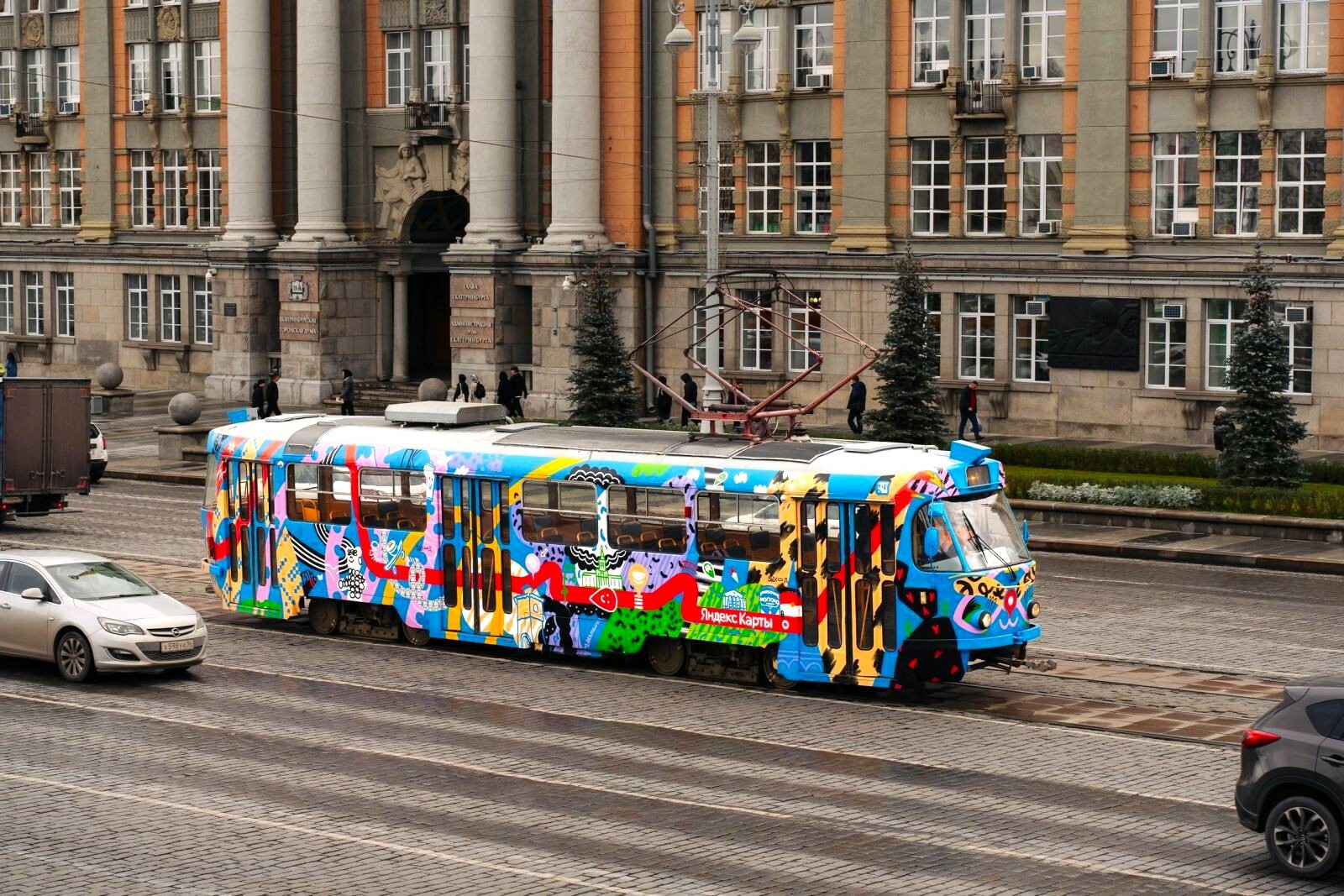 Яркий арт-трамвай Екатеринбург