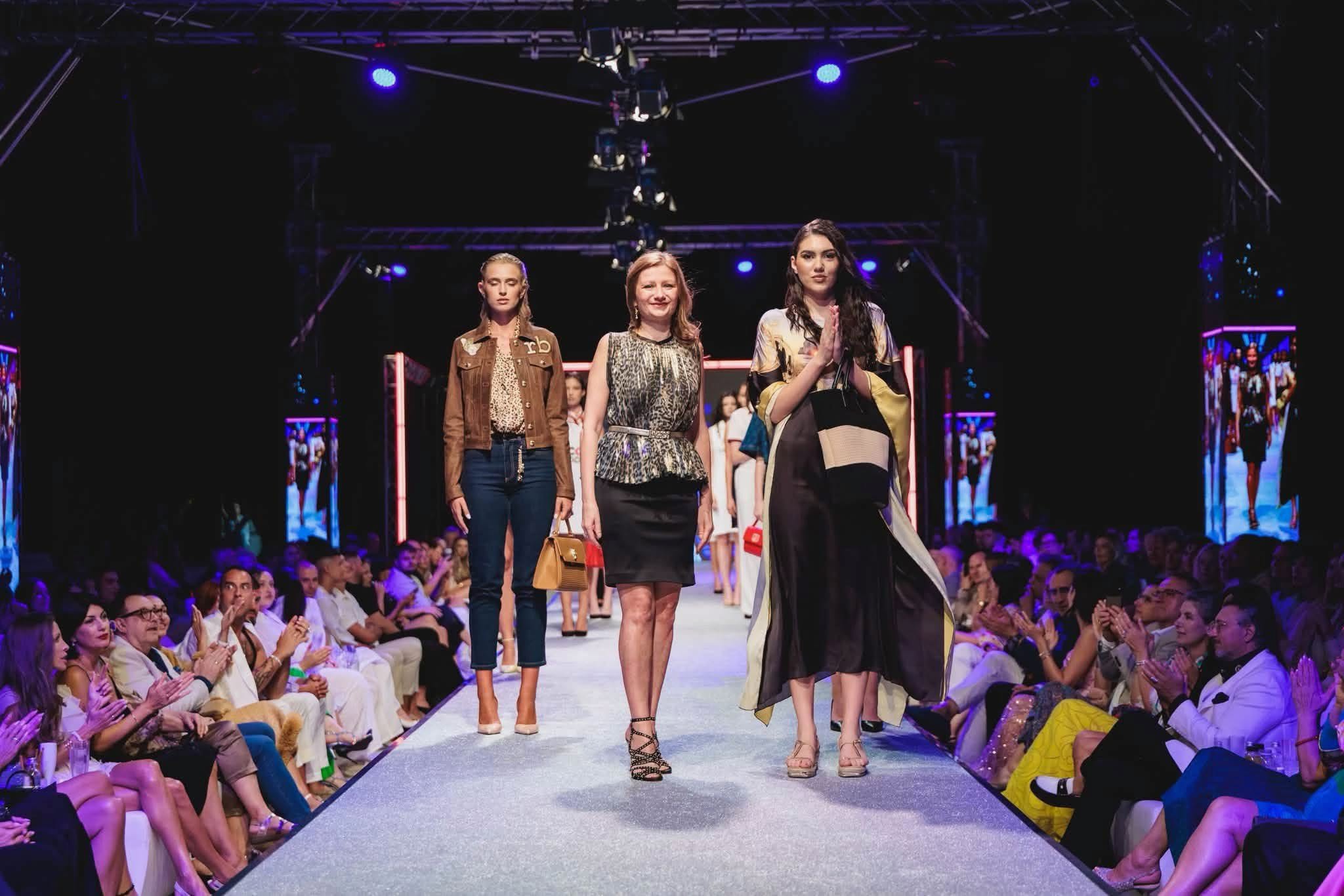Анелия Петкова и моделите представили колекцията на Roccobarocco на сцената на Summer Fashion Weekend. 