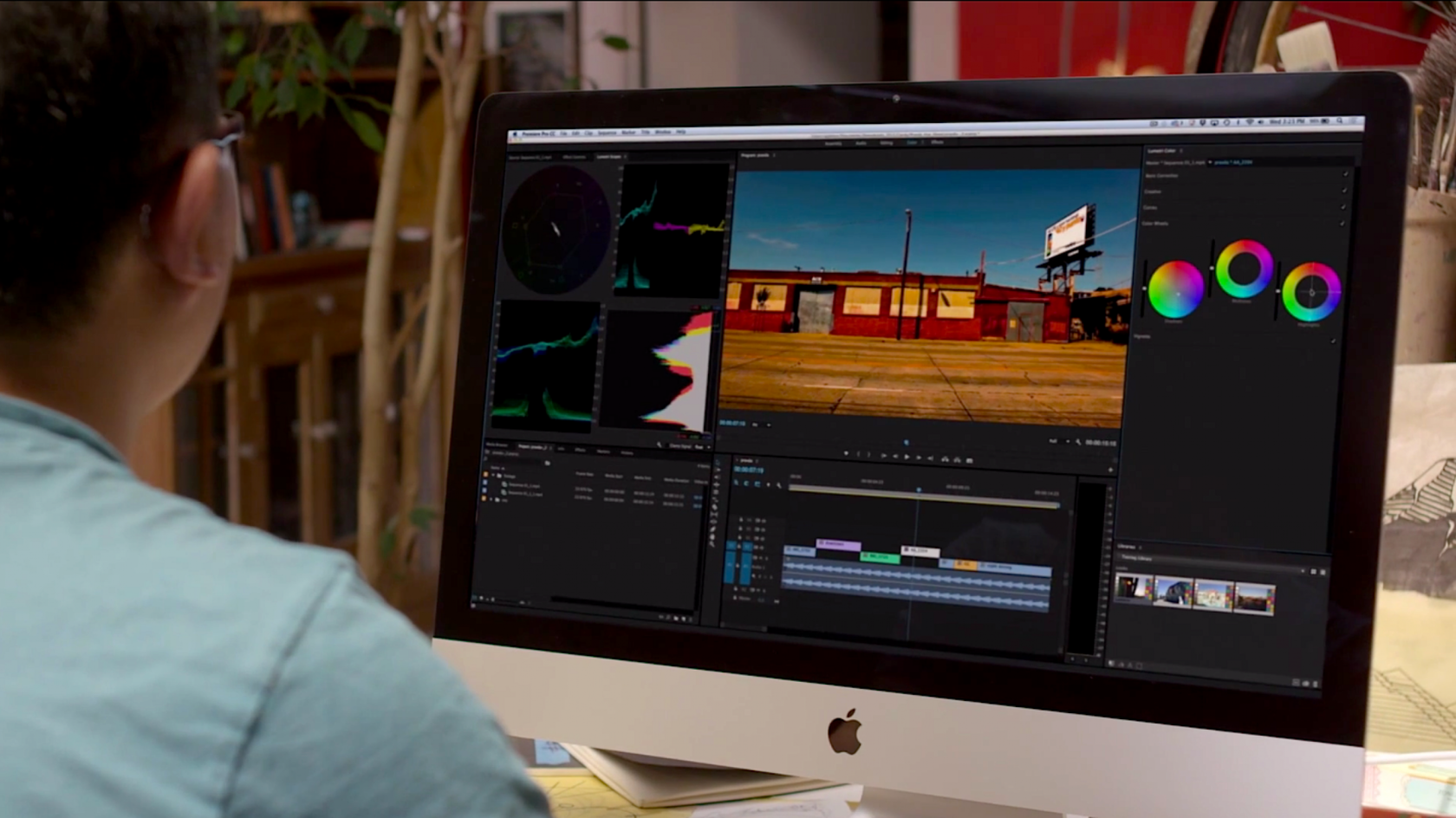 Компьютерный Premiere Pro. Premiere Pro монитор. Adobe Premiere на MACBOOK Pro 2015. Adobe Premiere Pro на мониторе.