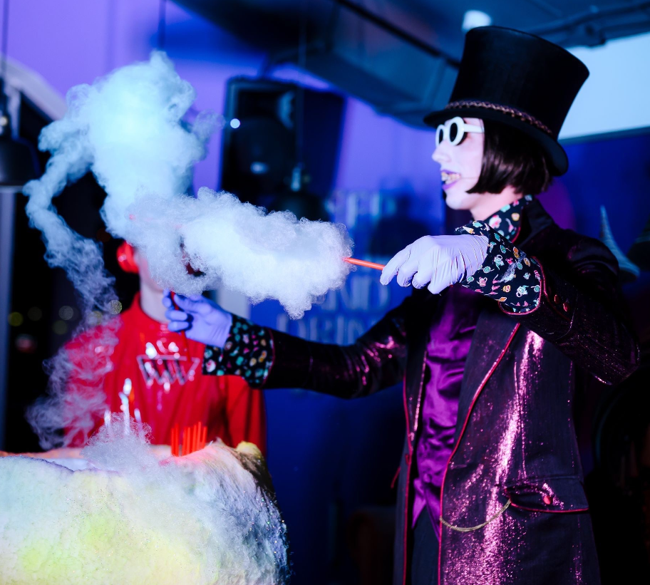 Корпоратив в стиле маскарад. Корпоратив в стиле карнавал. Маскарад. Вечеринка маскарад костюмы. Атмосфера маскарад.