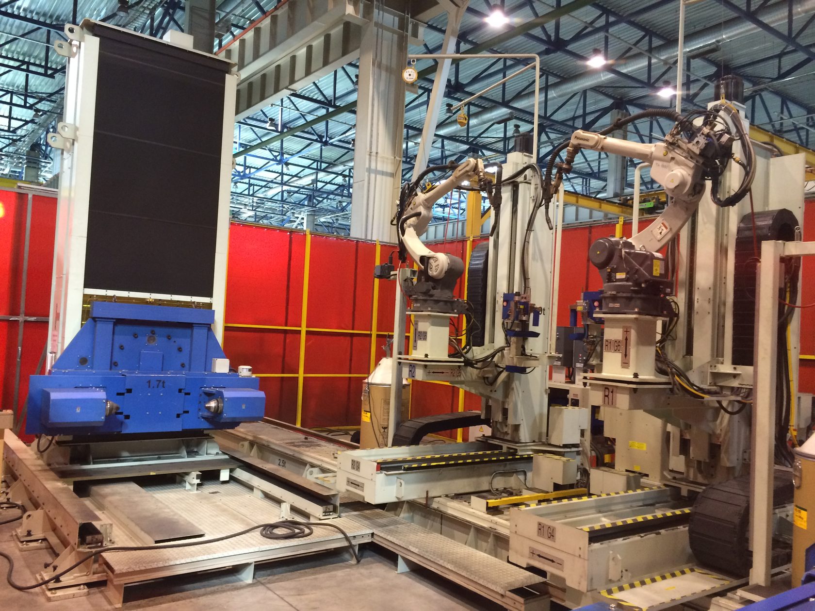 Hitachi: стрелы экскаваторов