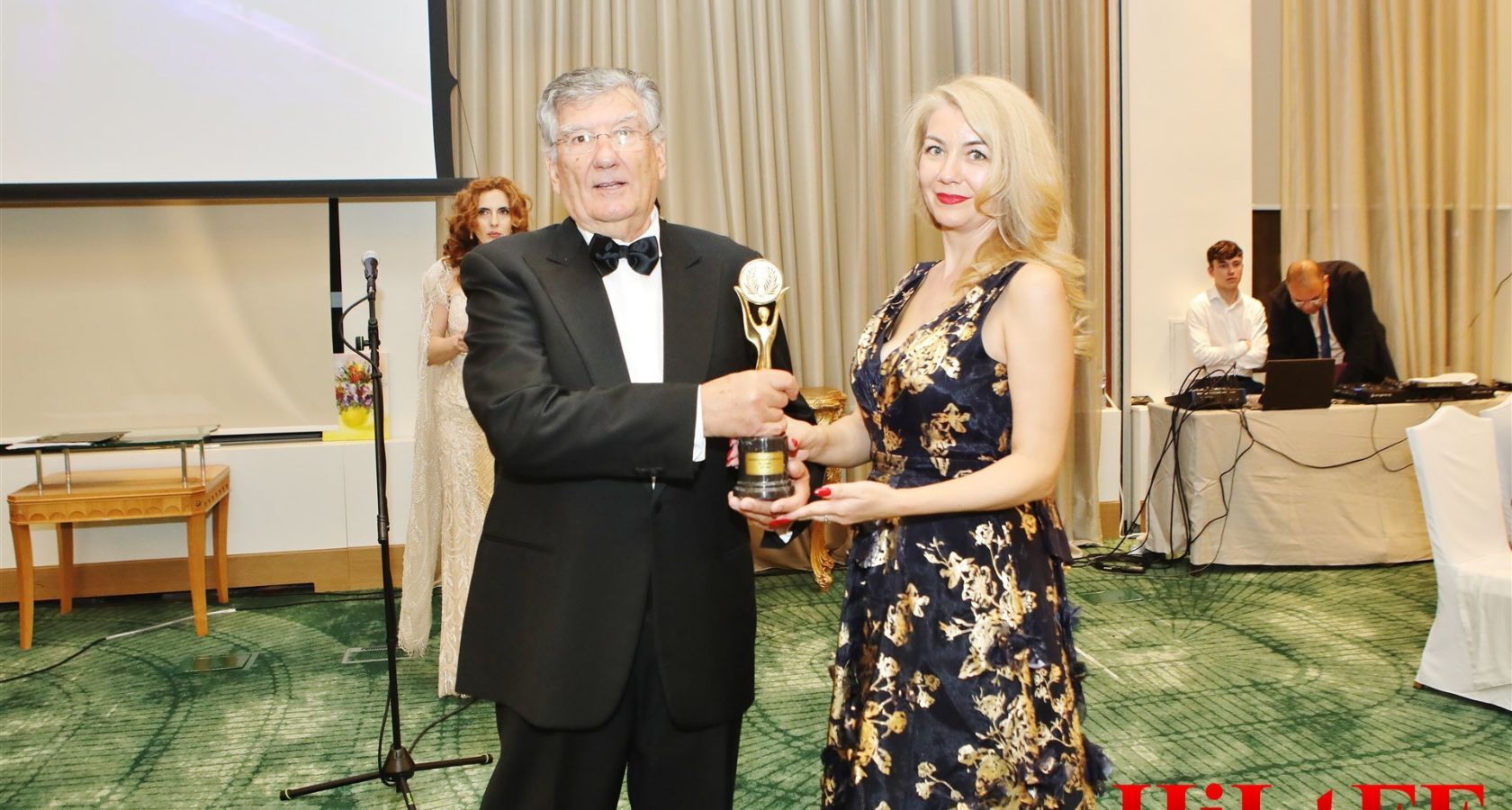 Мирослава Велева-Радкова връчи награда на режисьора от Швейцария - Винченцо Д&#39;Апузо на Golden Femi Film Festival