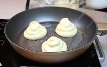 Приготовление японских панкейков на сковороде: шаг 13