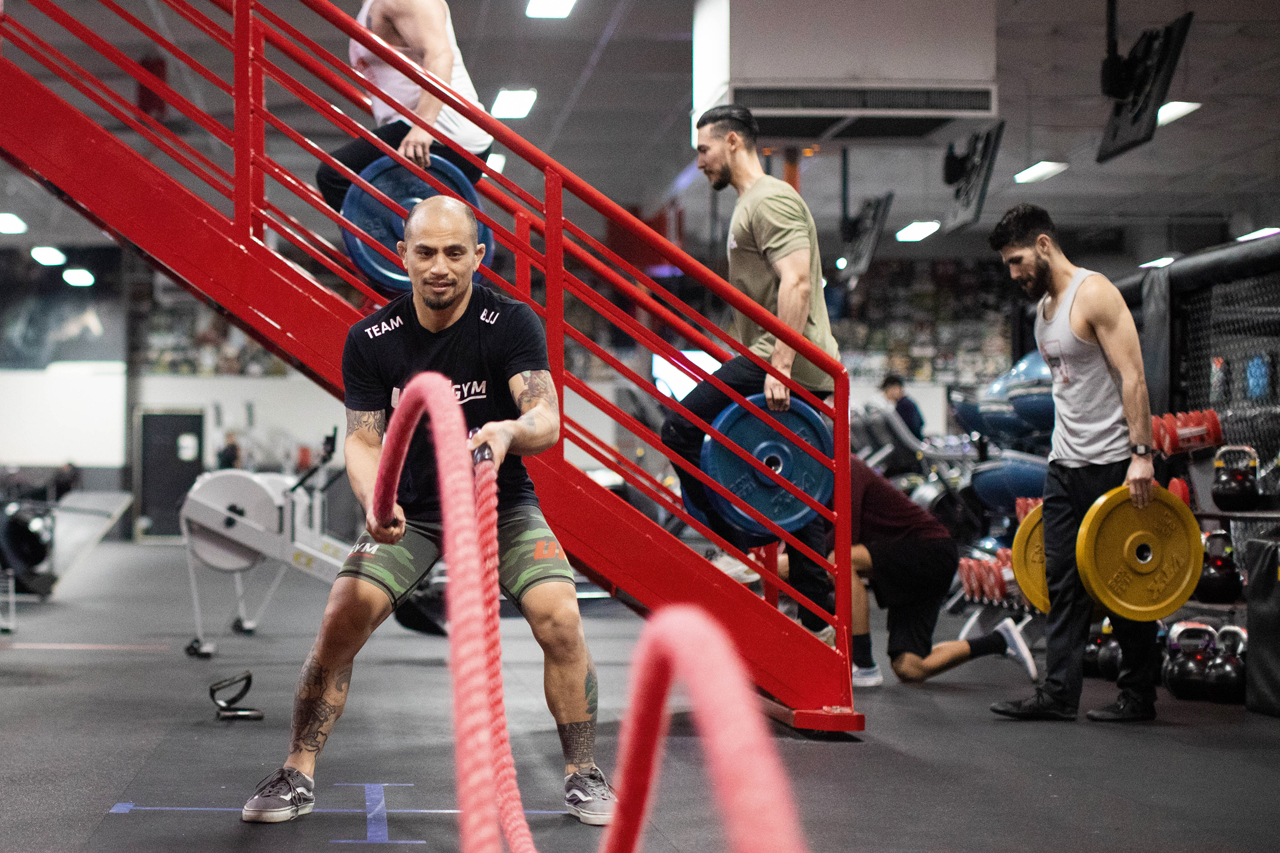 UFC Gym зал