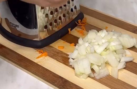 Приготовление печеночного торта из куриной печени: шаг 7