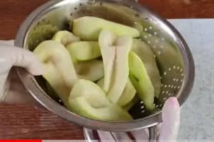Приготовление янтарного варенья из груш на зиму дольками: шаг 2