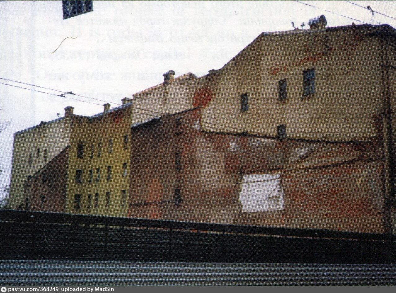 Котлован на месте строительства здания театра