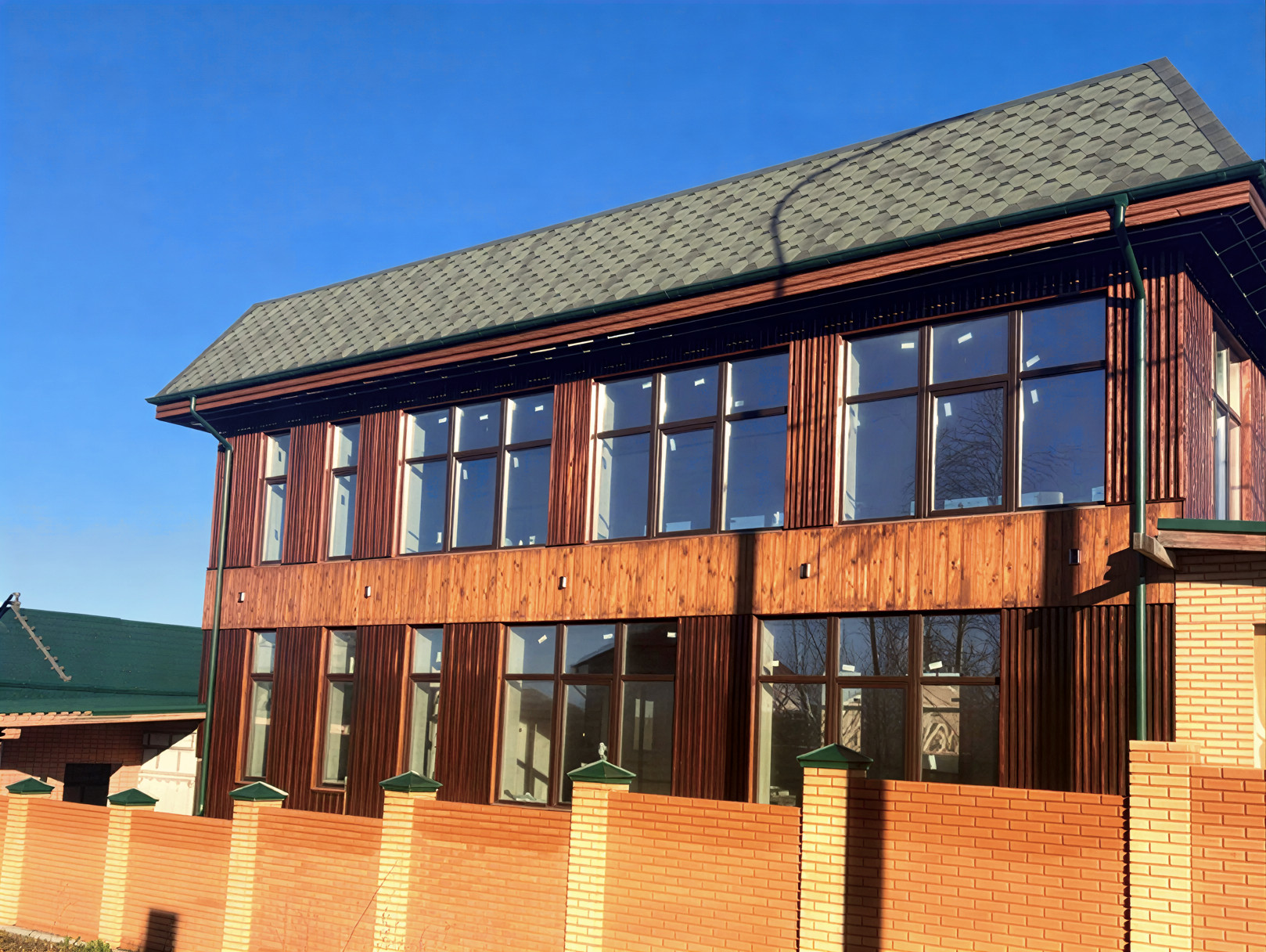 Экстерьер территории банного комплекса в Люберцах - вид снаружи - Богатырские бани