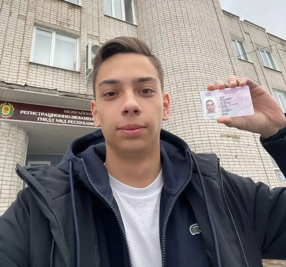 Васенёв Даниил после сдачи экзамена в ГИБДД