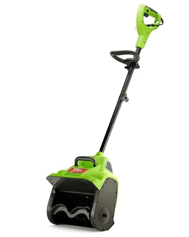 Какую машину для уборки снега на даче выбрать владельцу загородного участка