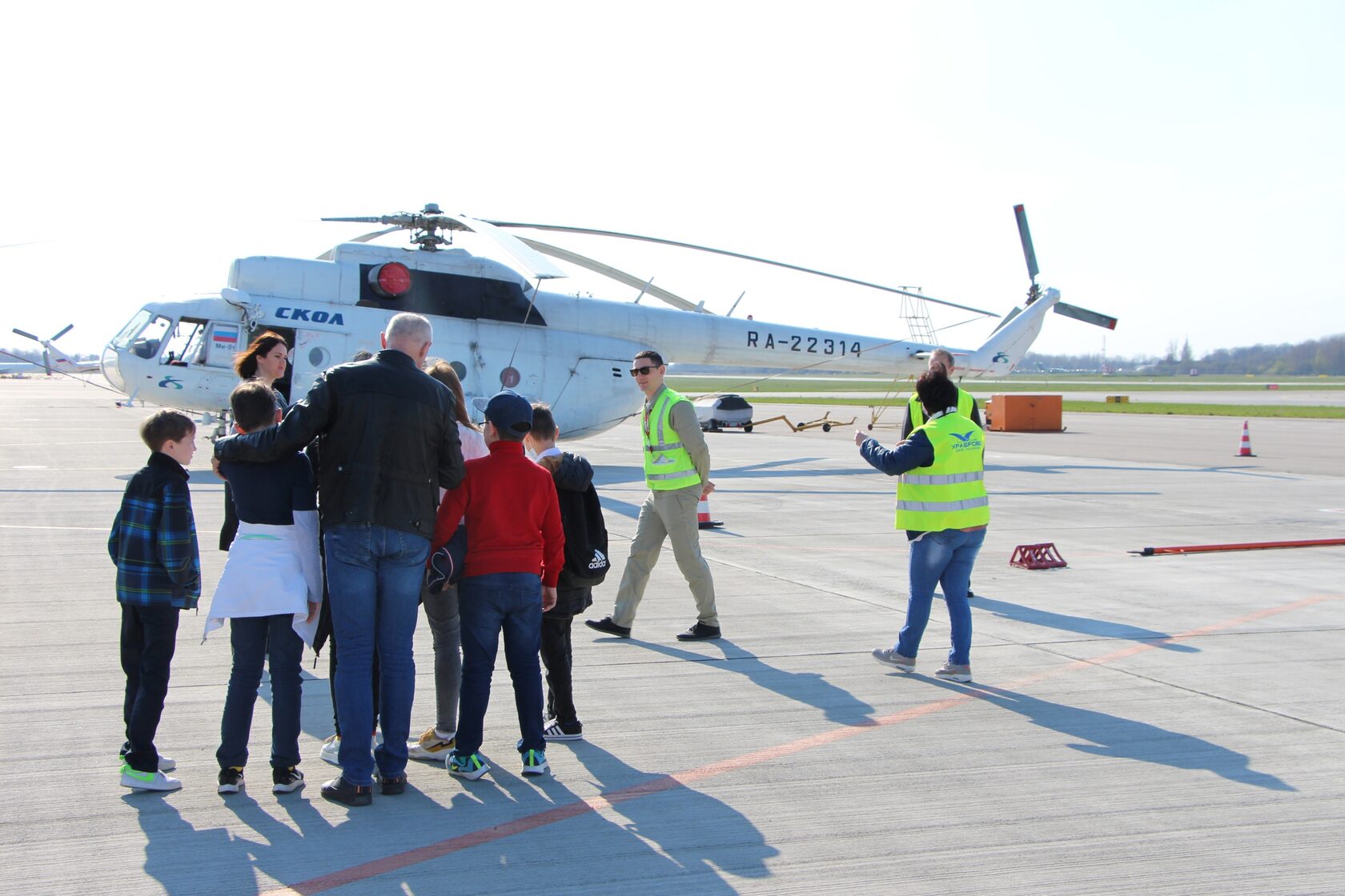Как летит самолет из барселоны в шереметьево. Шилов сергей владимирович скол. Сергей шилов енисей. Авиакомпания ямал санавиация. Ми-8 скол ак.