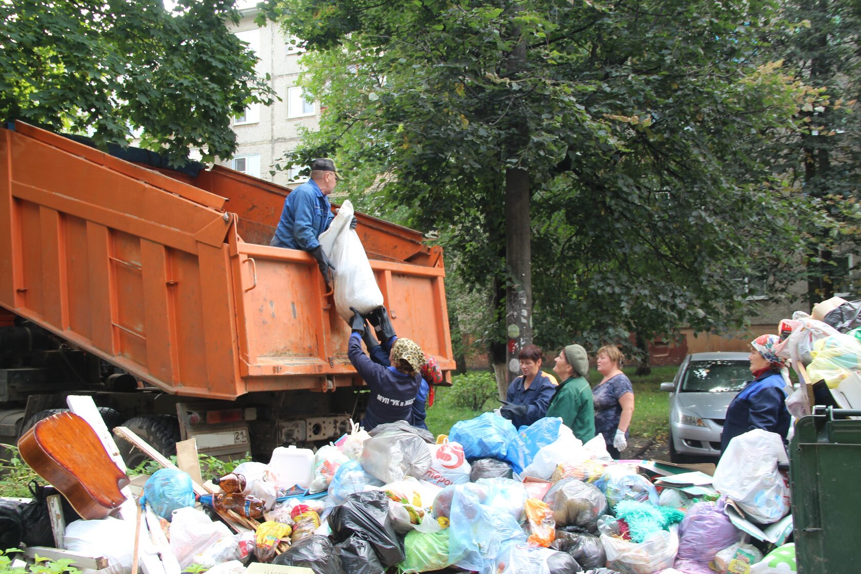 Организованный вывоз. Вывоз мусора. Строительные и бытовые отходы. Вывозят мусор. Вывоз ТБО.