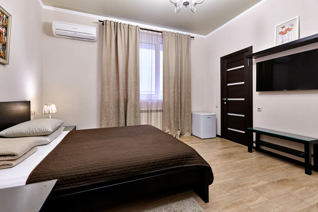 вилла декор киев. загородный дом интерьер. стиль лакшери в интерьере. теодор рейнах вилла керилос. камин в деревенском стиле.