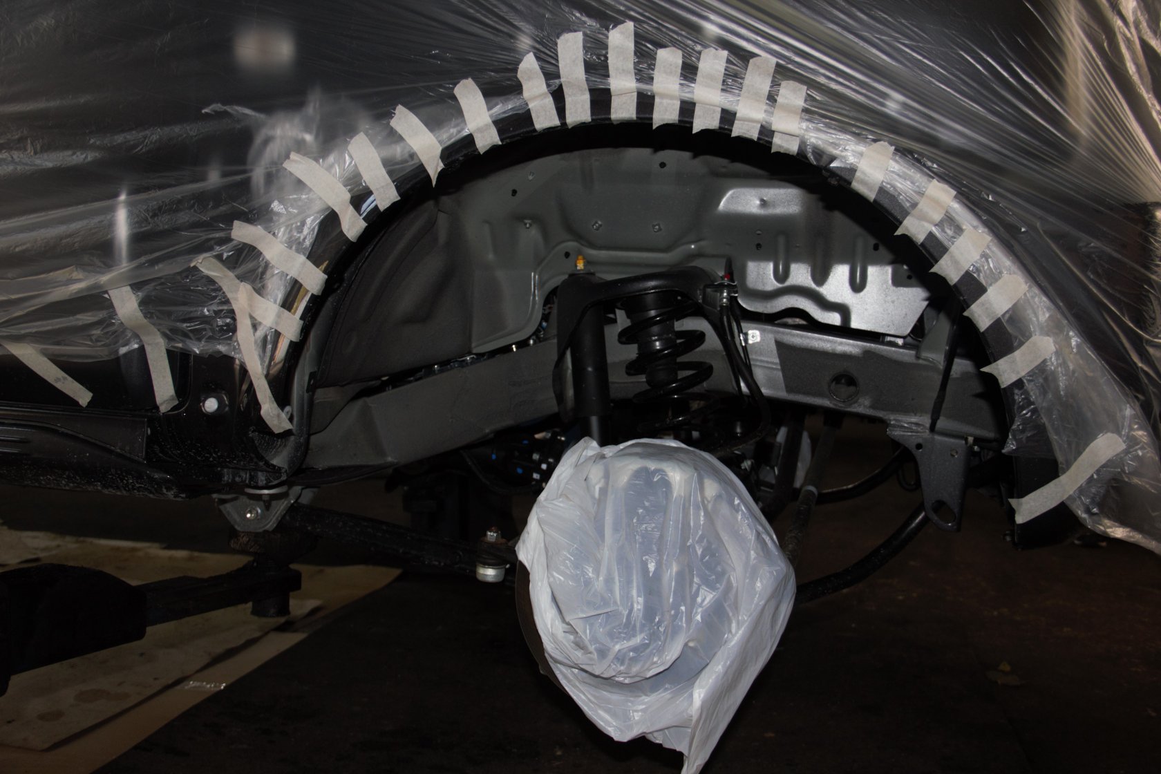 Шумоизоляция подвески. Шумоизоляция арок снаружи. Шумоизоляция шкода кодиак. Шумоизоляция подвески. Mazda 6 gh шумоизоляция.