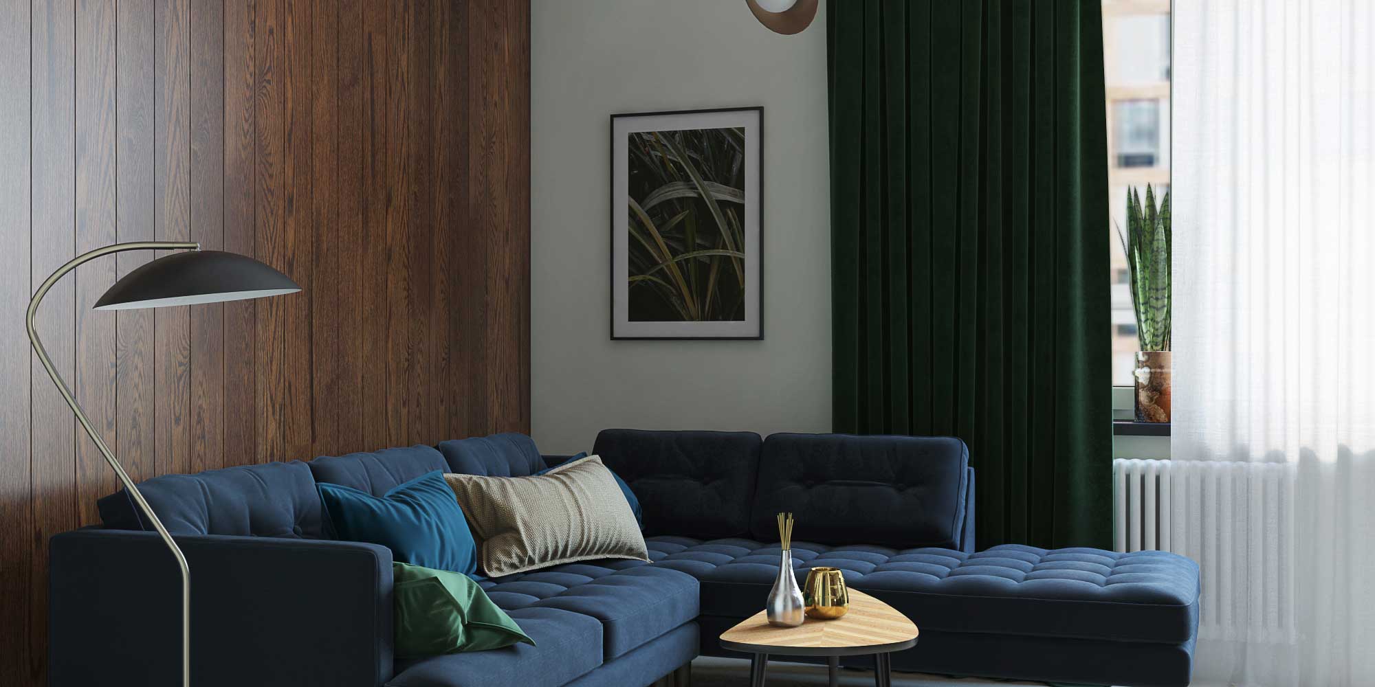 Синий диван в углу гостиной в стиле мидсенчури Деревянная панель орех за диваном, бархатная зеленая штора и ретро торшер. 