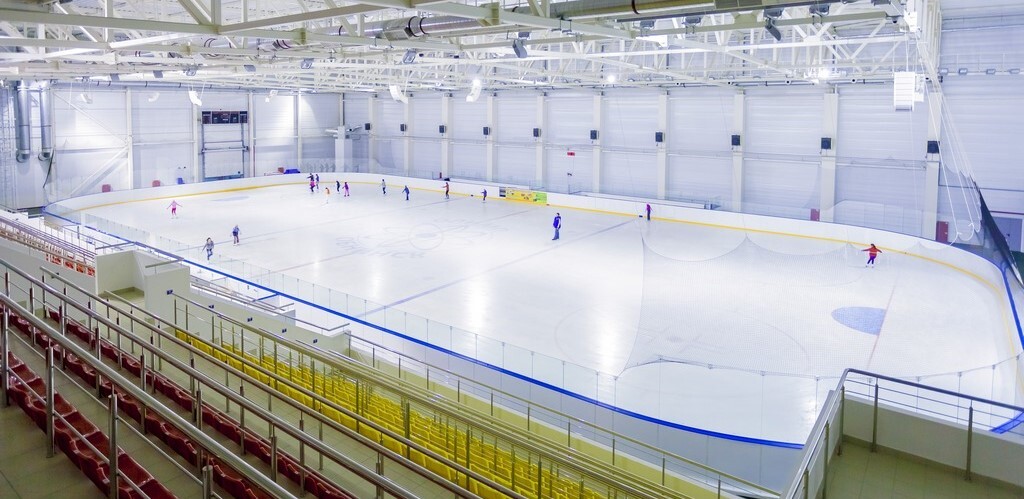 Ледовая арена Обнинск — современный спортивный комплекс для хоккея и массового катания рядом с коттеджными поселками.