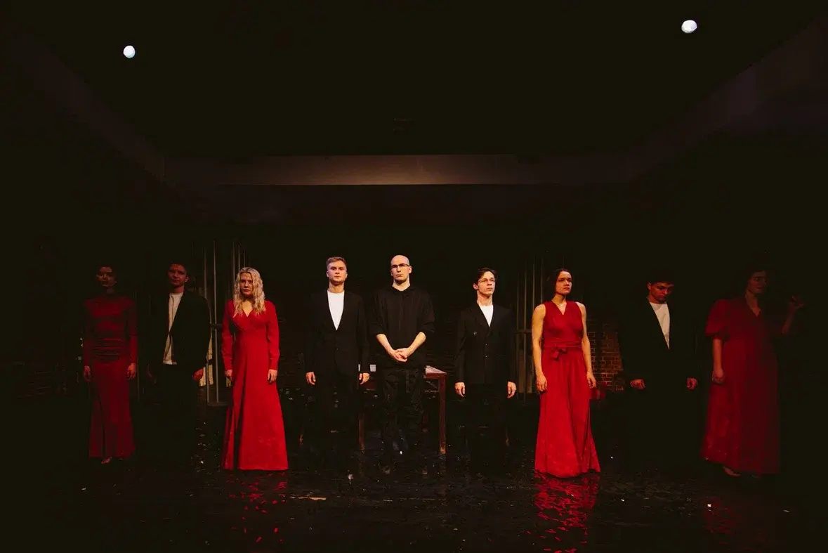 Спектакль «День закрытых дверей» в Театре Наций