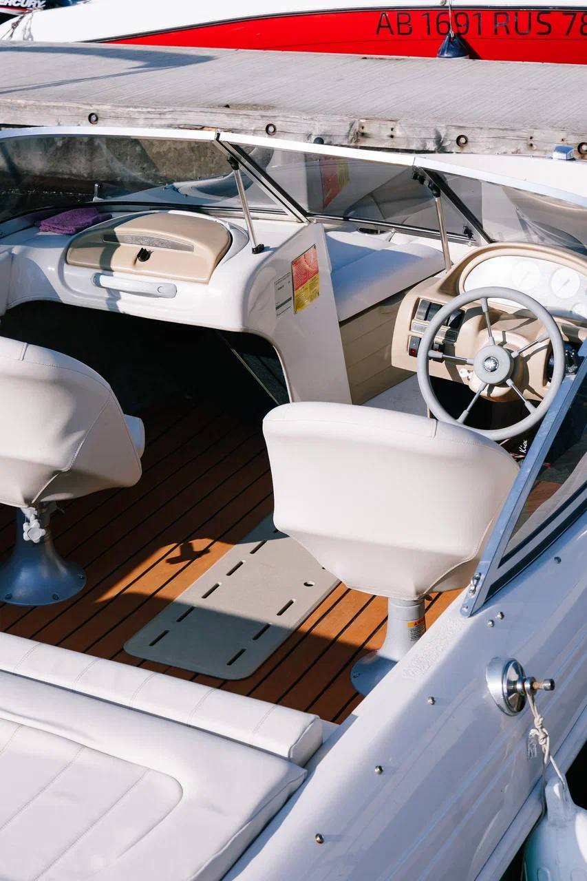 Bluetooth музыка на катере Green для романтической атмосферы