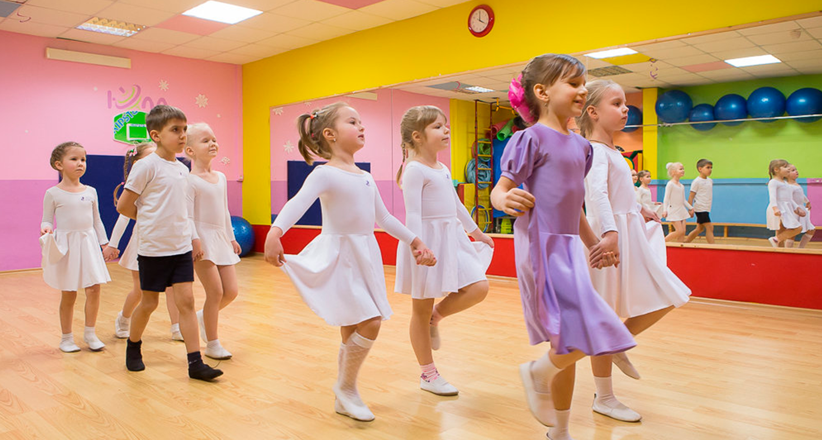 Танцевальная школа для детей. Школа танцев для детей. Танцевальная студия для детей. Детские студии танцев. Школа танцев 3 года