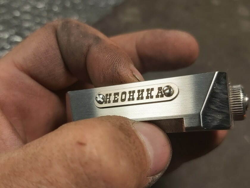 Ламповые наручные часы "Neonica"