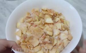 Приготовление янтарного яблочного варенья дольками на зиму: шаг 2