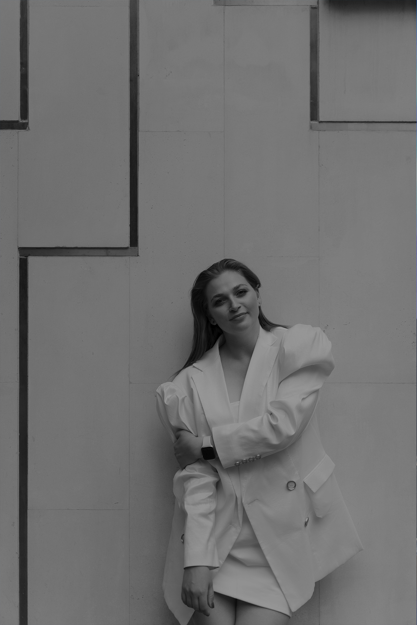 ведущая свадеб и свадебных церемоний красивая стильная