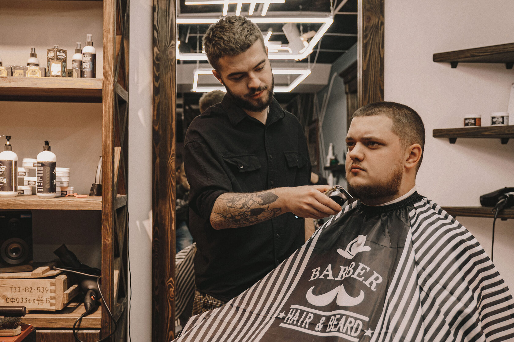 Барбершоп дублин. Барбершоп атмосфера. Барбершоп обои. Brazor Barbershop.