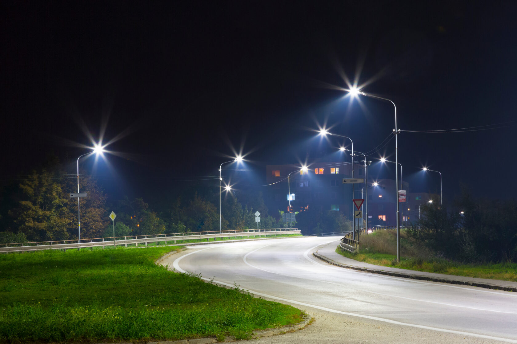 High light. Уличное освещение. Освещение дорог. Светодиодное освещение дороги. Уличное освещение дорог.