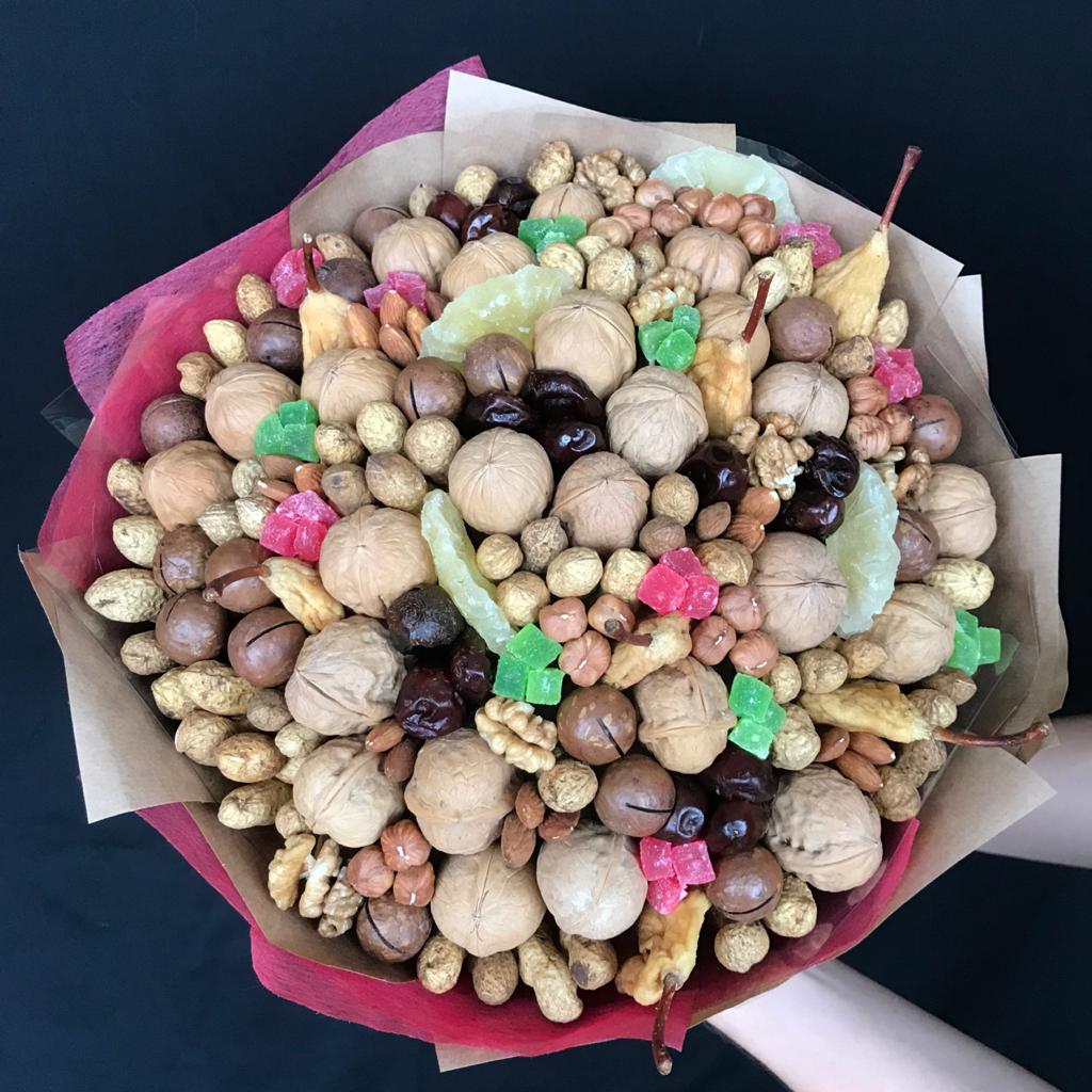 Букет из орехов и сухофруктов "Яркий ореховый микс" Челябинск