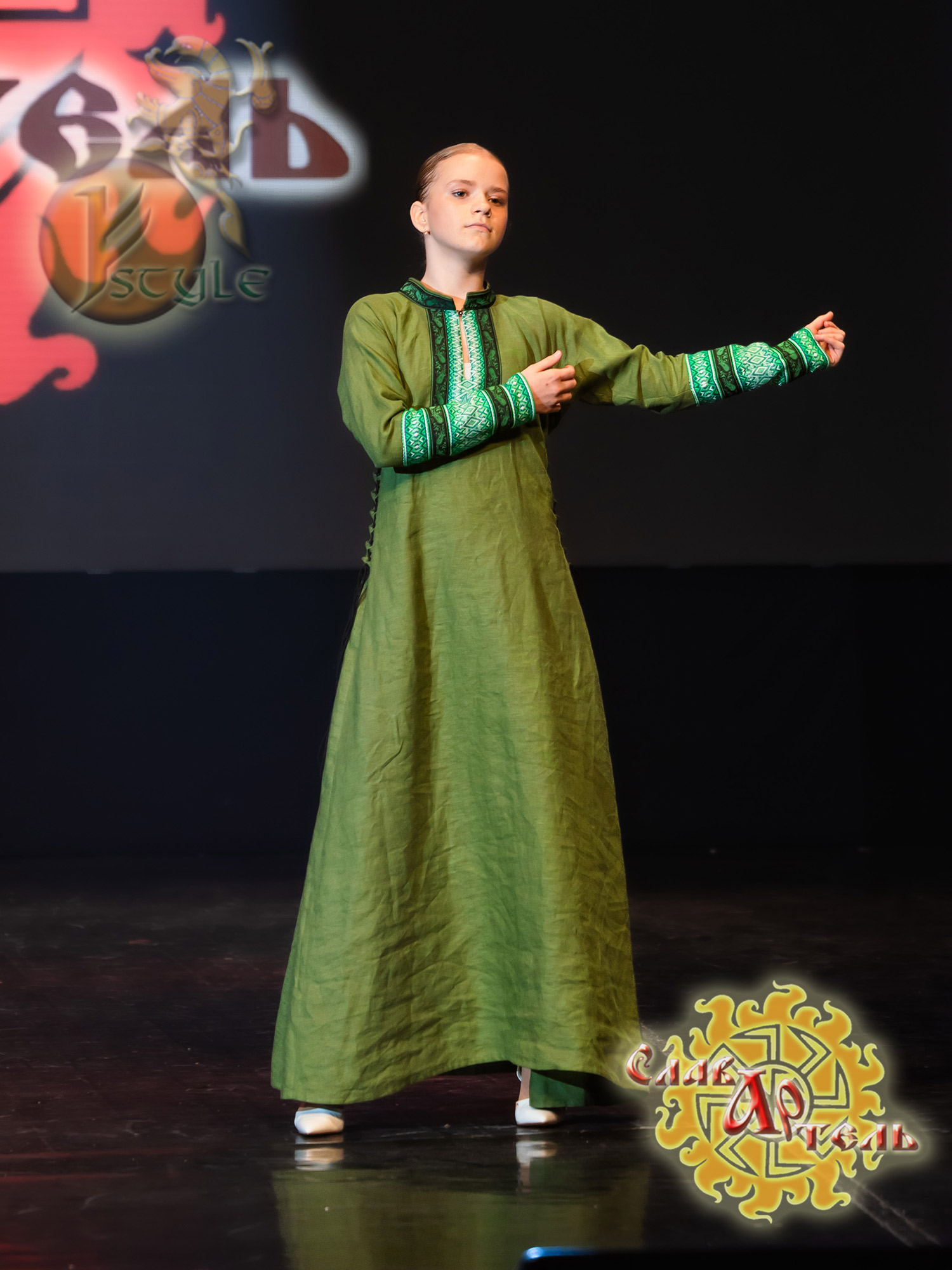 феродиз 2025 показ, льняное платье, славянское платье, льняное платье, славянская мода,