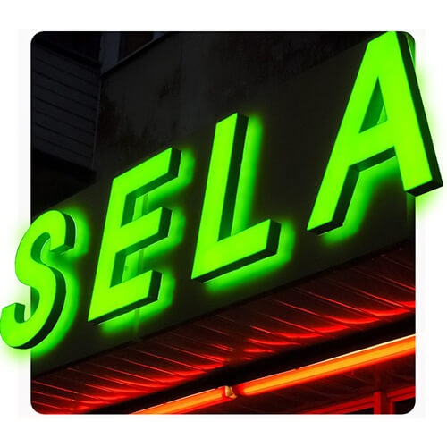 Вывеска "Sela" с лицевой и контражурной подсветкой