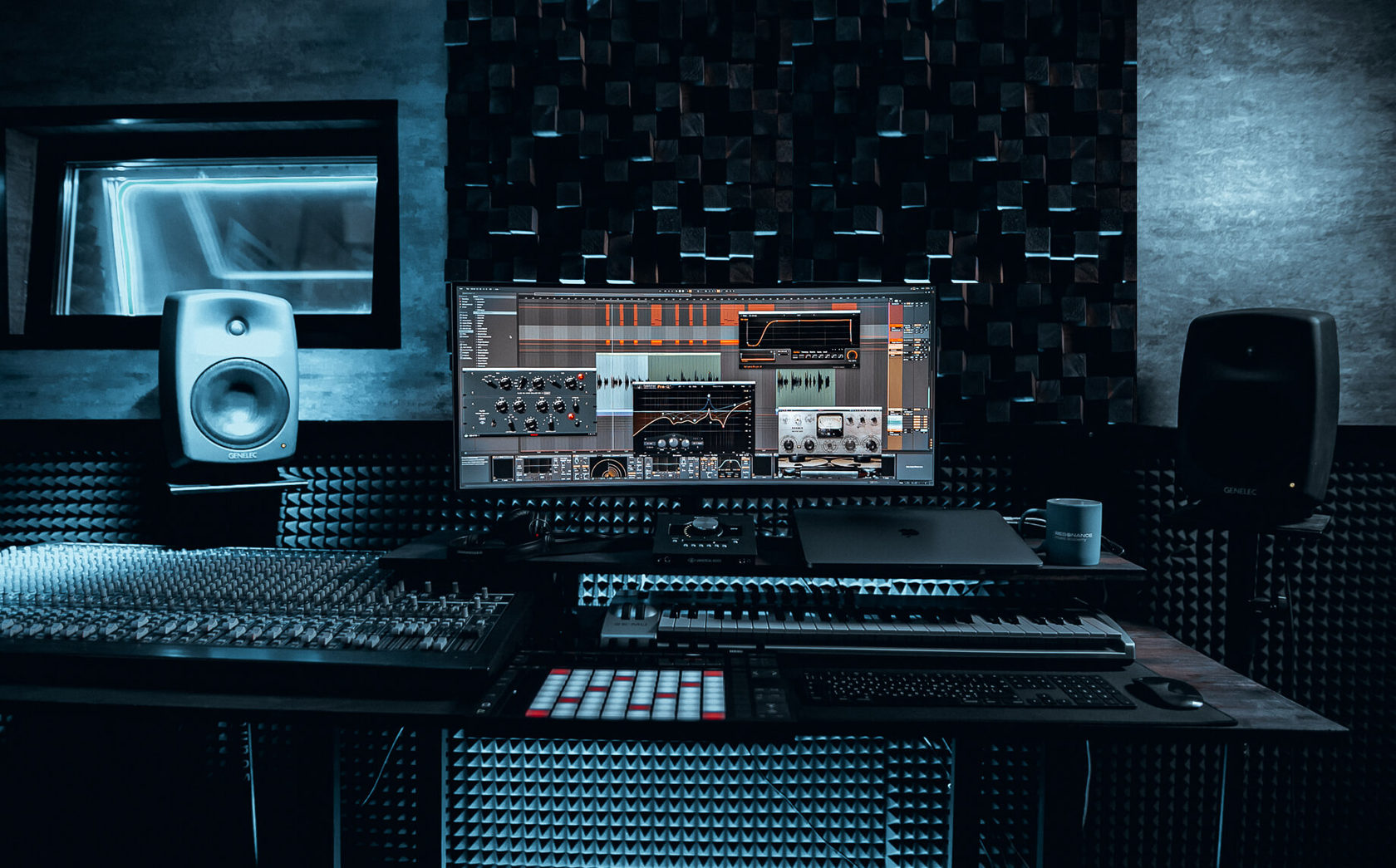 Studio компьютер. Davinci resolve монтаж. сетап компьютерного клуба. студийный компьютер. Studio компьютер.