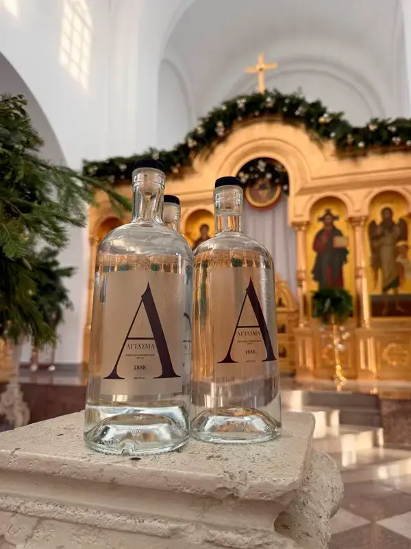 Агиасма в удобных стеклянных бутылках