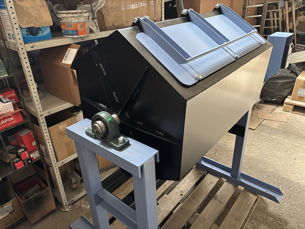 Компания Carlo De Giorgi известна своими высококачественными вибрационными галтовочными машинами, которые на протяжении многих лет помогают производственному сектору улучшать качество обработки продукции.