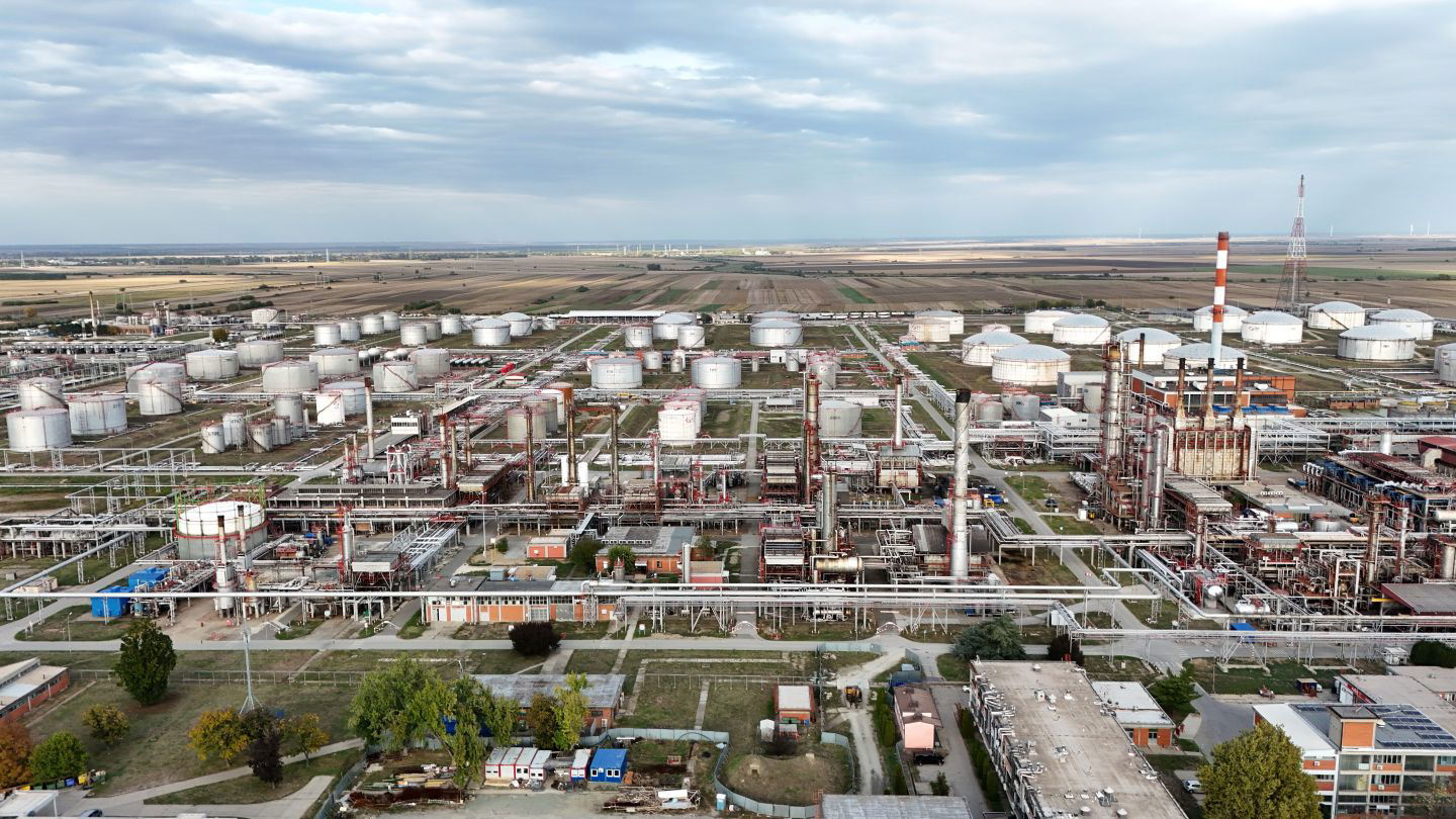 нефтеперерабатывающий завод в Европе трубы и инфраструктура
