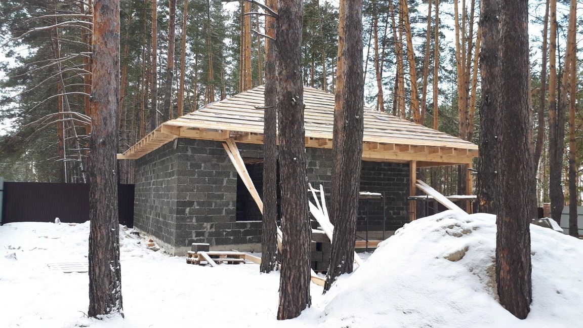 ДСК45 - строительство домов в Кургане. Монтаж стропильной системы.