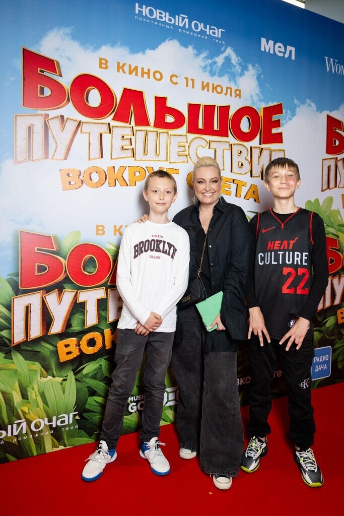 Евгения Ахременко с сыновьями